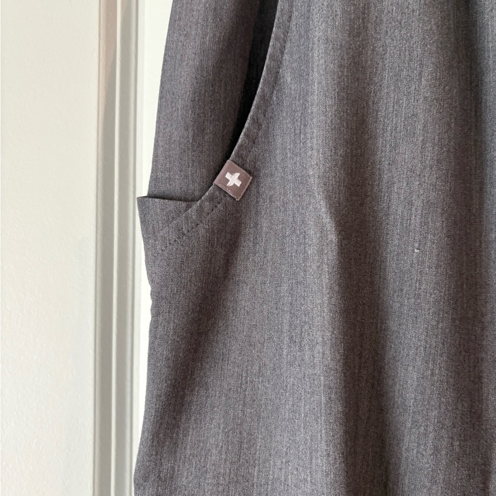 Gray Figs joggers with elastic waist. - Picture 3 of 5